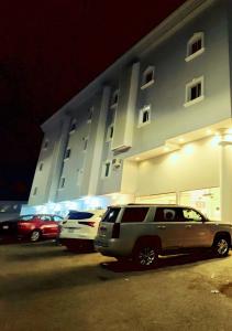 a suv parked in front of a building at night at نزل الزائر 2 in Al Madinah