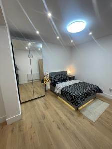 a bedroom with a bed in a room with a mirror at Welcoming Home in London