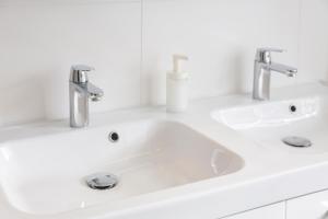 Koupelna v ubytování L'Estuaire - vue sur la rivière