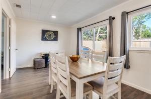 Imagine din galeria proprietății Papa's House The Ultimate DFW Family Retreat în Irving +4 fotografii