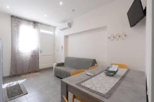 a living room with a couch and a table at Cuore di Conchiglia 3 in Custonaci