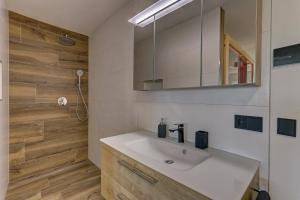 Koupelna v ubytování Landhaus Rachelblick + 27 fotografií