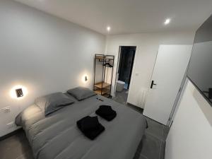 Ένα ή περισσότερα κρεβάτια σε δωμάτιο στο Cozy apartment