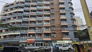 Το κτήριο όπου στεγάζεται  το διαμέρισμα