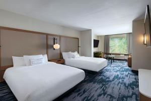 Una cama o camas en una habitación de Fairfield Inn & Suites Lincoln Crete 10 fotos más