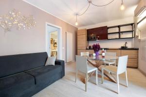 a living room with a couch and a table at Il Gelsomino in Castro