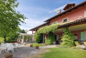 Un jardín fuera de Cascina Manzo