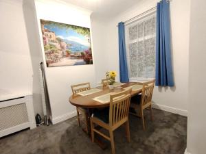 Foto sihtkohas Barrow in Furness asuva majutusasutuse Lucky Home 7 - Ideal for Trade & Family - 2 Bedrooms - 2 Beds - Max 4 Guests - Close to BAE, Docks, Lake District, Beaches galeriist