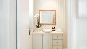 Φωτογραφία από το άλμπουμ του Stonehouse Garden Apartment σε Whale Beach