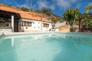 a swimming pool in front of a house at Arico Cave Experience in Arico