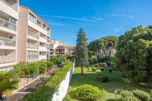 Κήπος έξω από το Domaine du Preconil