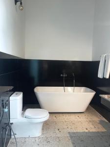 Ένα μπάνιο στο leari - surf & family guesthouse +24 φωτογραφίες