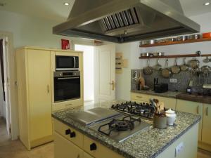 a kitchen with a stove and a counter top at El Cafetal de Veronica in Marbella