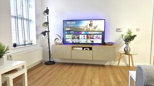 a living room with a flat screen tv at Kings Corner in Warrenpoint