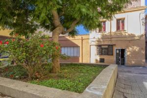 Το κτήριο όπου στεγάζεται  το διαμέρισμα