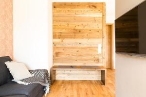 a living room with a wooden wall at Ferienwohnung Anneliese in Neukirch