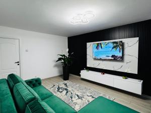 Μια τηλεόραση ή/και κέντρο ψυχαγωγίας στο Cristian's Home