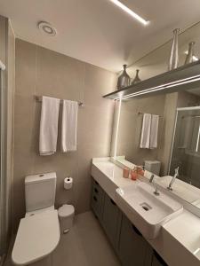 Ένα μπάνιο στο Studio Moderno próximo à Beira-Mar de Fortaleza-Ce