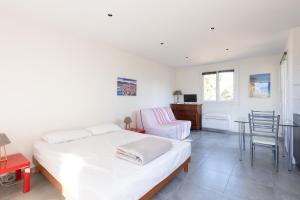 Galeriebild der Unterkunft Studio dans résidence avec piscine in Calvi