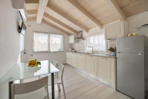 Kuchyň nebo kuchyňský kout v ubytování Baita Marina - Tramontana 30m mare