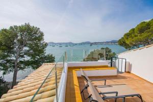 a house with a view of the water at Isabela 2a 3 habitaciones con ático in Port de Pollensa