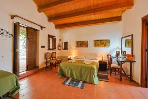 a bedroom with a bed and a table and chairs at Ospitalità D'alunzio in San Marco dʼAlunzio