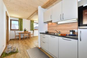 Kuchyň nebo kuchyňský kout v ubytování Joselehof App Enzian