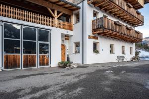 Το κτήριο όπου στεγάζεται  το διαμέρισμα