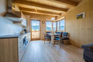 a kitchen and dining room with a table and chairs at Eckgenn in Lauregno