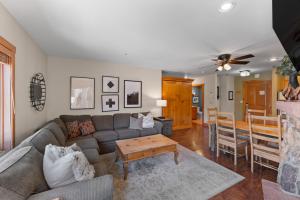 Posezení v ubytování Expedition Station 8582 by Summit County Mountain Retreats