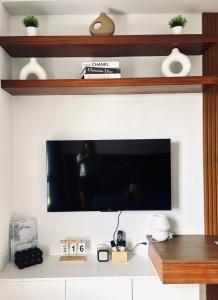 TV a/nebo společenská místnost v ubytování Chic Studio in Mesatierra