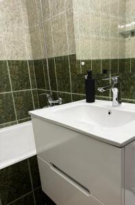 Ένα μπάνιο στο Cristian's Home +19 φωτογραφίες