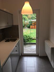 Kuchyňa alebo kuchynka v ubytovaní Happy Mammy Bababarát Apartmanház 1 - Hűvös utca