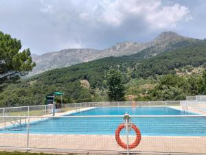 a large swimming pool with mountains in the background at Casa Johana in El Arenal