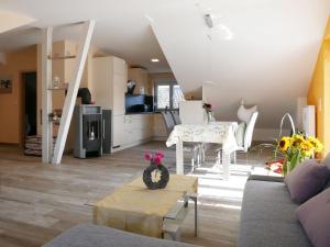 Kuchyň nebo kuchyňský kout v ubytování Ferienwohnung Kirschblüte