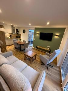 a living room with a couch and a tv at Thiesa in Berumbur