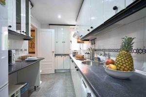 Kuchyň nebo kuchyňský kout v ubytování Apartamento Aeropuerto Sevilla