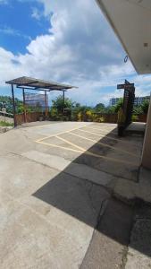 an empty parking lot with a large at Fare tenuiarii " fare knt" in Ataiti