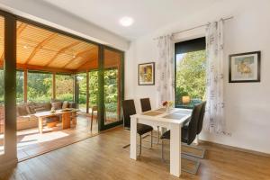 a dining room and living room with a table and chairs at Ferien im Grünen in Mammelzen