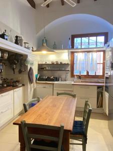 a kitchen with a wooden table and chairs in it at Casa vacacional Es Port in Portocolom