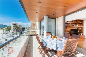 a dining room with a table and chairs on a balcony at Marítimo 46 in Alcudia