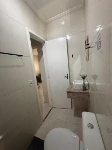 Bilik mandi di Apartamento Cabo Frio