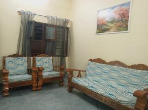Un lugar para sentarse en Lotus home stay 2BHK