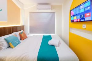 Postel nebo postele na pokoji v ubytování SANS FYBED Hotel Semarang