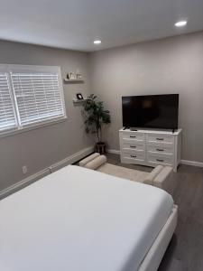 Gallery image of Cozy apartment with private entrance in Central Islip