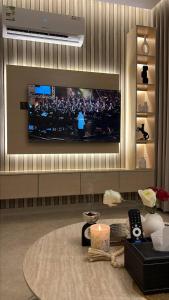 TV a/nebo společenská místnost v ubytování روف + 5 fotografií