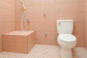 a bathroom with a toilet and a shower at RedDoorz at Hotel Galuh Putra Pangandaran in Pangandaran +15 photos