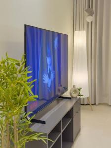 Gallery image of Spacious apartment next to the financial towers B10 in Quai +15 photos