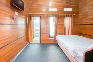 a small bedroom with a bed and a window at Merapi Hill Homestay Syariah Selo RedPartner in Selo