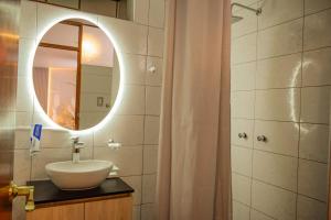 Koupelna v ubytování Andari Hoteles + 75 fotografií